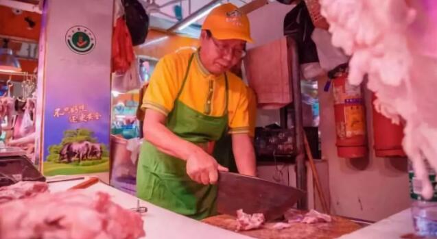 “北大屠夫”陆步轩的眼镜肉店4.jpg