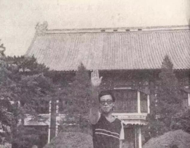 “北大屠夫”陆步轩的北大第一张照片.jpg