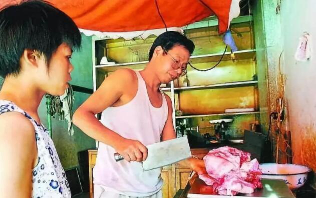 “北大屠夫”陆步轩的眼镜肉店2.jpg